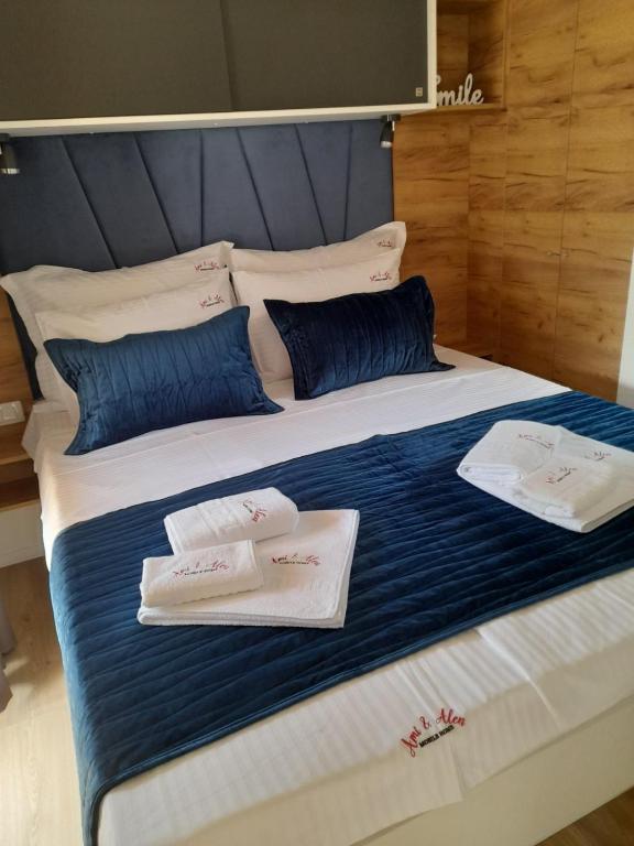 Postel nebo postele na pokoji v ubytování Mobile home Ami & Alen