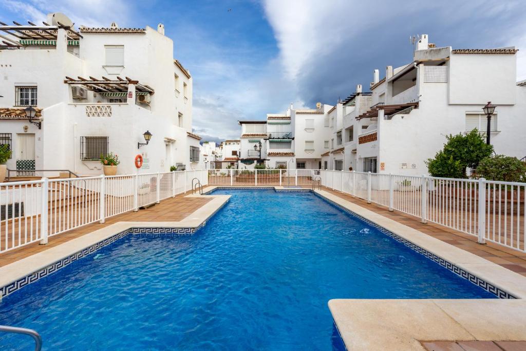 Bazén v ubytování La Duquesa apartment with pool by Costarentals - Ref M8 nebo v jeho okolí