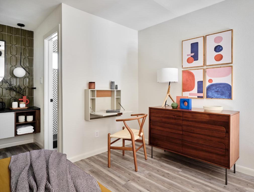 Posezení v ubytování Midcentury Couples Designer Loft - Casa Tuya
