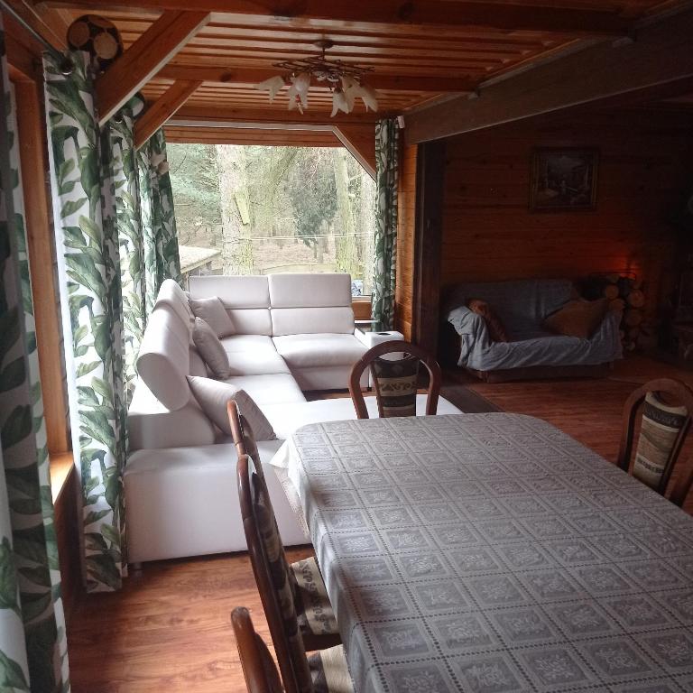 Łóżko lub łóżka w pokoju w obiekcie Dom Parlinek agroturtstyka wędkowanie sauna jacuzzi