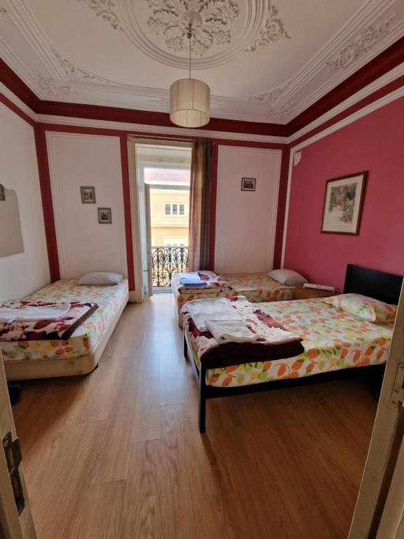 Postel nebo postele na pokoji v ubytování Alojamento Local Private Accommodation