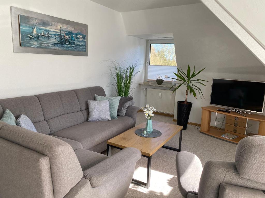 TV a/nebo společenská místnost v ubytování Ostsee Appartement Grömitz - Haus Ihlow