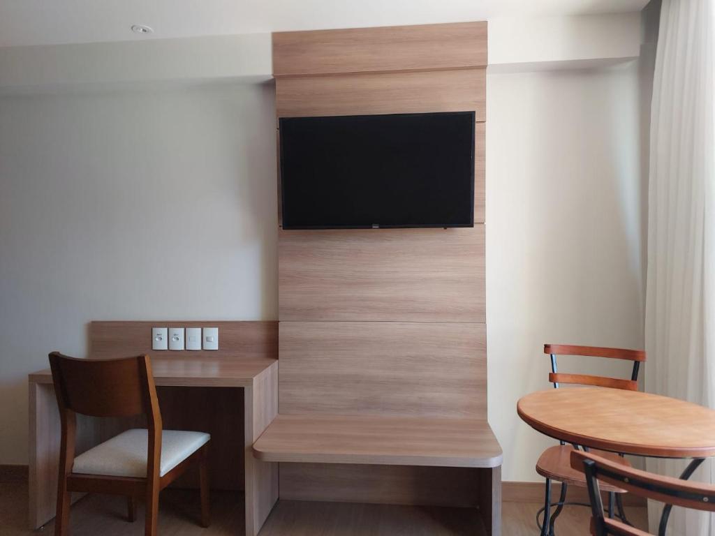 TV a/nebo společenská místnost v ubytování Flat Hotel Pedra Azul