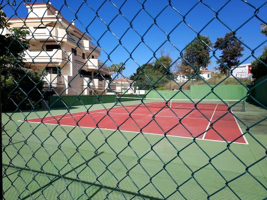 Tenis a/nebo squash v ubytování apto súper luminoso nebo okolí