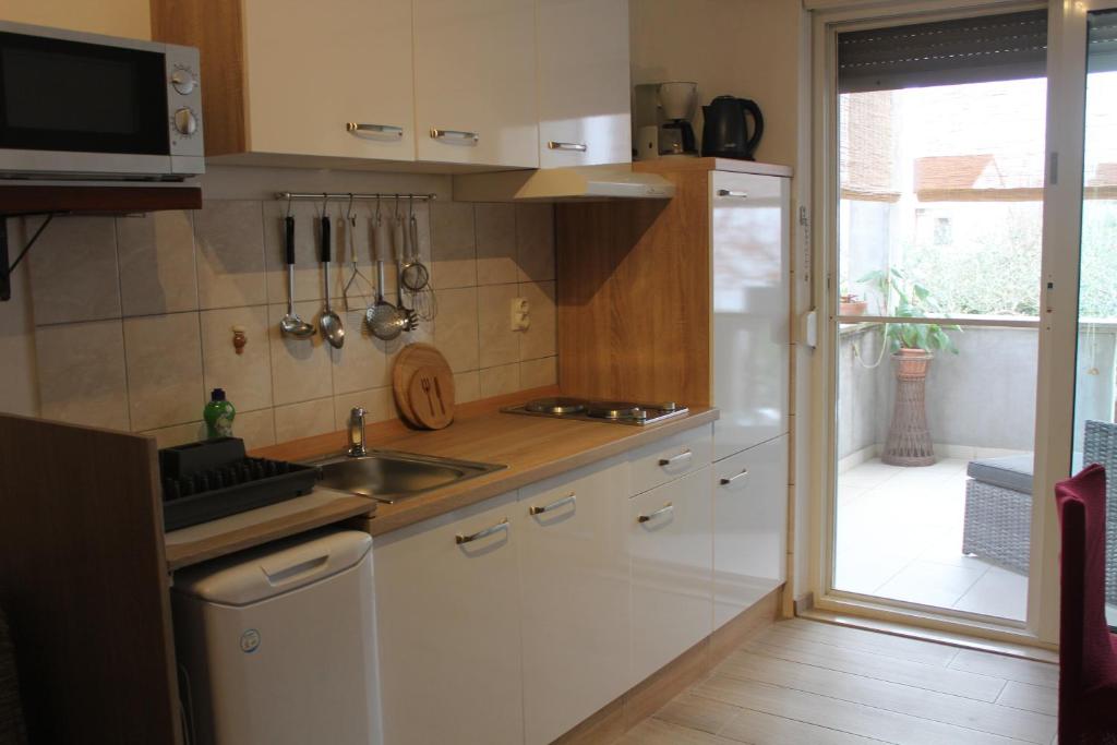Kuchyň nebo kuchyňský kout v ubytování Apartments & Rooms Tea