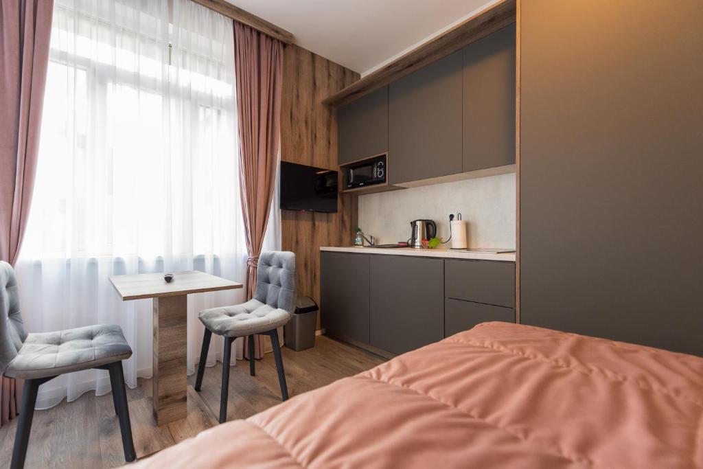 Kuchyň nebo kuchyňský kout v ubytování Casa ARTEE Free Parking
