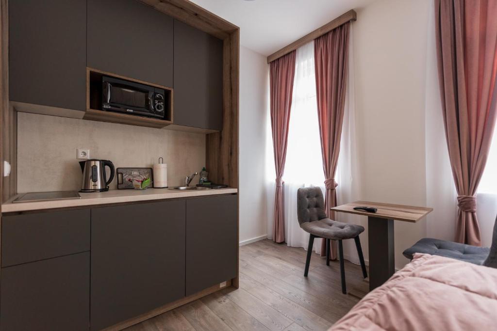Kuchyň nebo kuchyňský kout v ubytování Casa ARTEE Free Parking