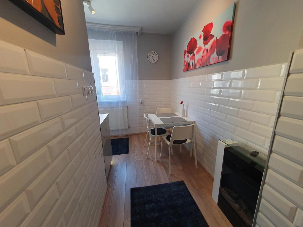 A kitchen or kitchenette at Apartman guru 2 Szeged