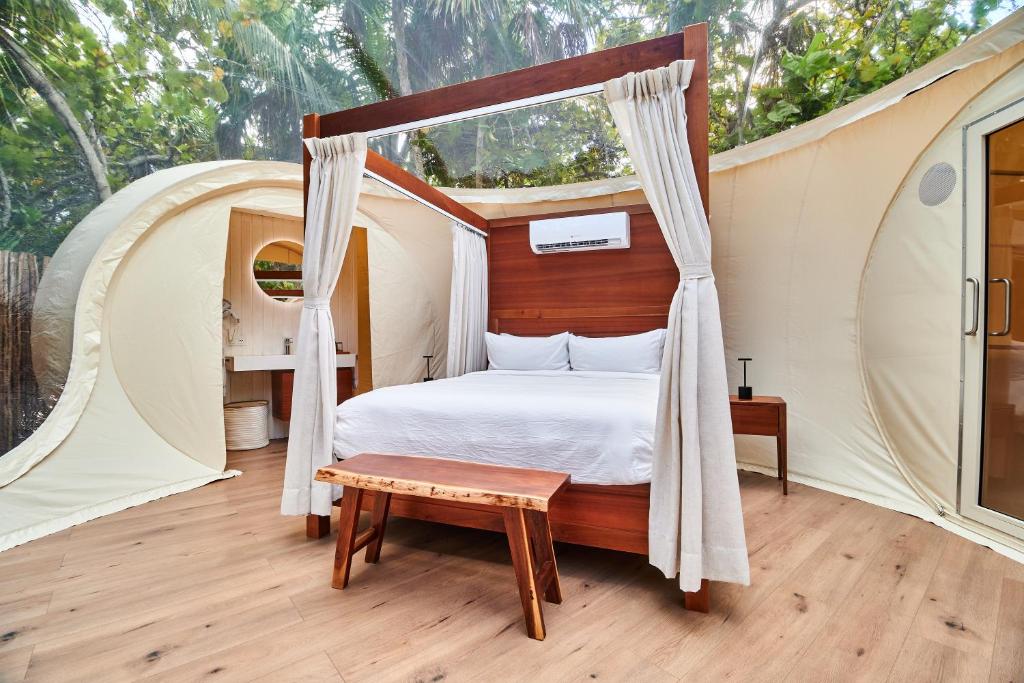 Postel nebo postele na pokoji v ubytování Astral Tulum