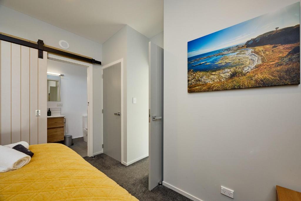 Postel nebo postele na pokoji v ubytování Shearwater Apartments