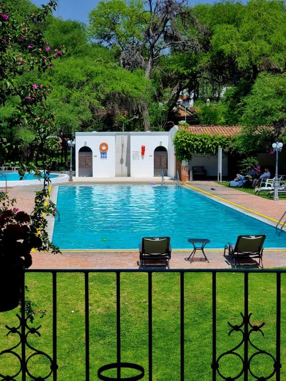 Bazén v ubytování Hotel Hacienda Taboada (Aguas Termales) nebo v jeho okolí