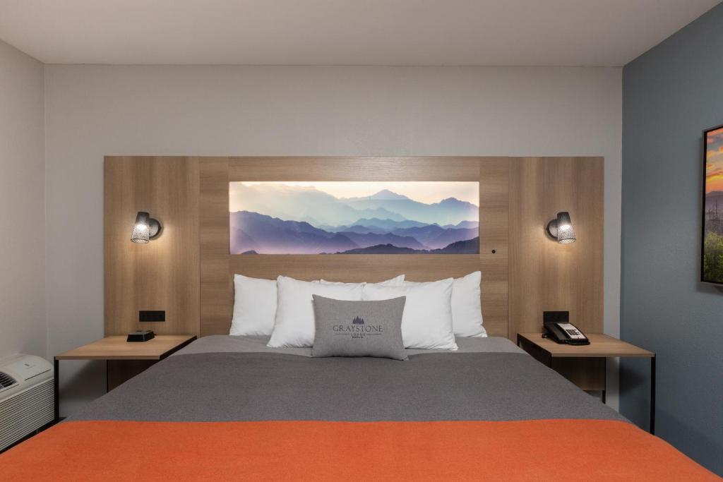 Graystone Lodge, Ascend Hotel Collection - King Room With Tub - Disability Access/Non Smoking