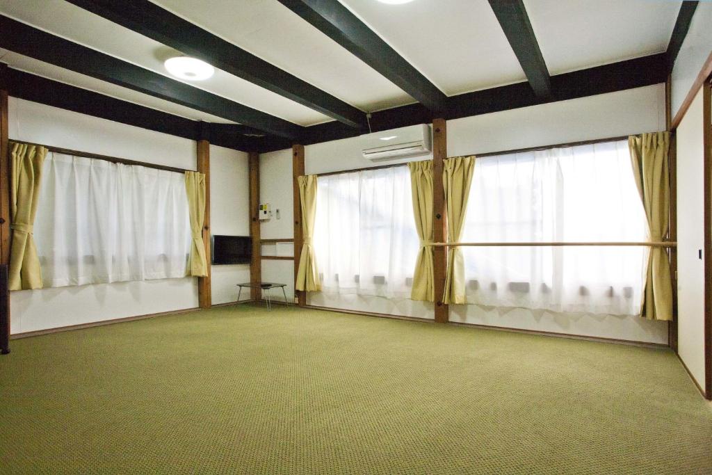 Fotografie z fotogalerie ubytování Dormitory Sandanya Guesthouse v destinaci Širahama