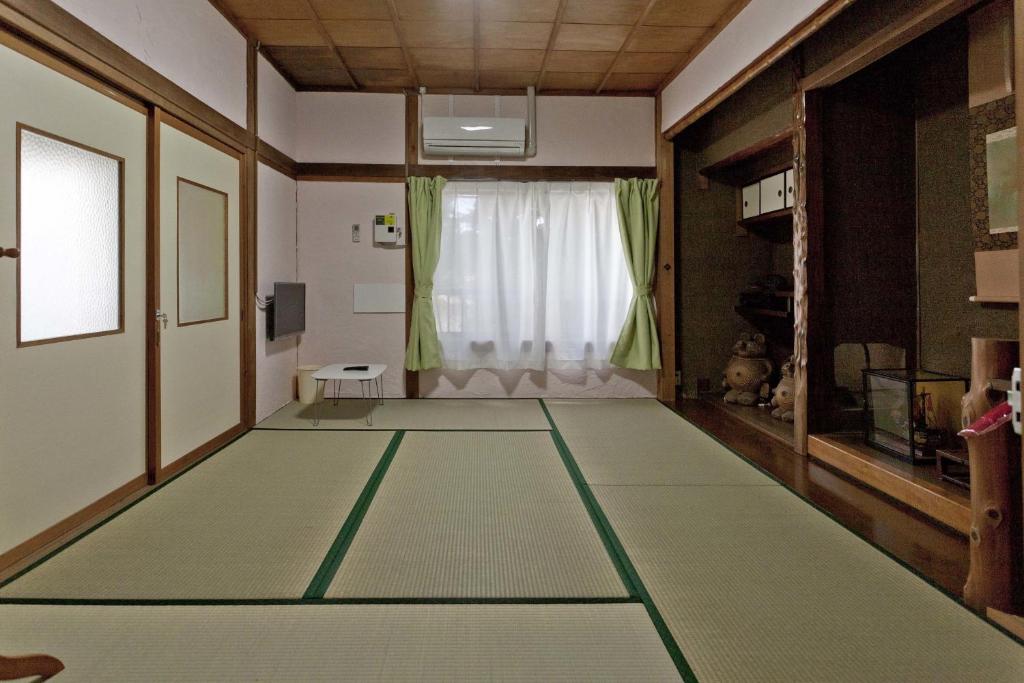 Fotografie z fotogalerie ubytování Dormitory Sandanya Guesthouse v destinaci Širahama
