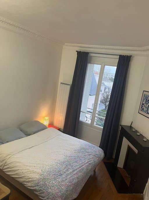 Voodi v&otilde;i voodid majutusasutuse 2 bedrooms - Parisian style - 25 min from Le Louvre toas