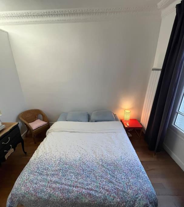 Voodi v&otilde;i voodid majutusasutuse 2 bedrooms - Parisian style - 25 min from Le Louvre toas