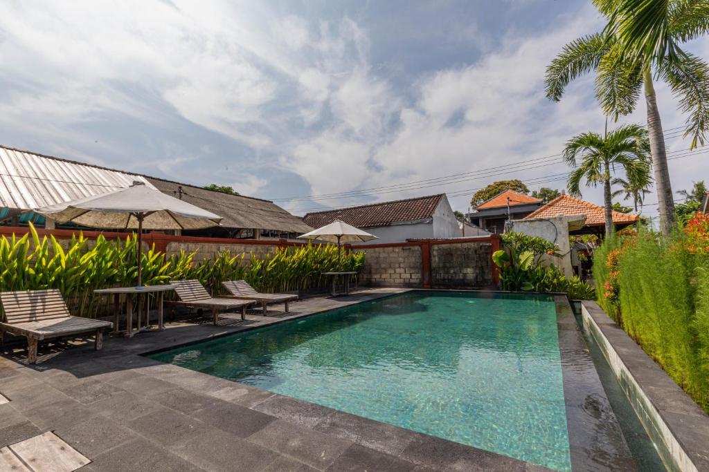 Bazén v ubytování Daghan Cottage Nusa Penida nebo v jeho okolí