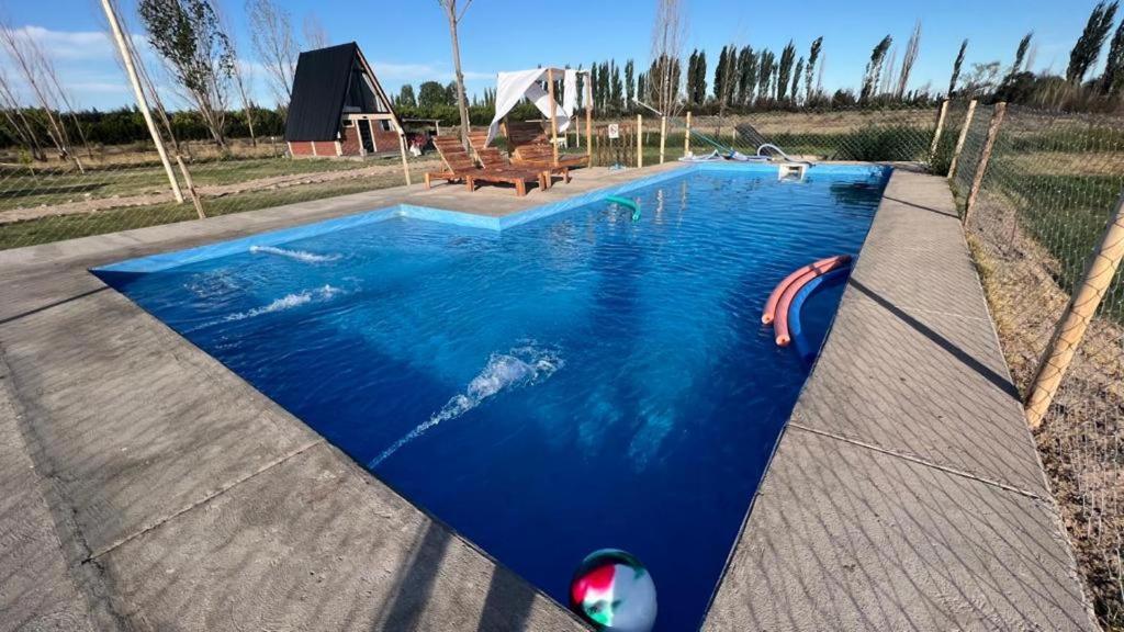 una piscina hinchable en Finca Las Liebres en San Rafael