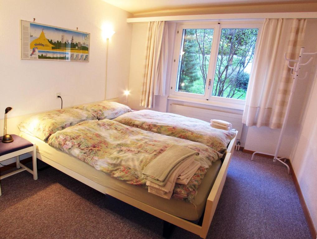 サースフェーにあるAmiciのベッドルーム(ベッド1台、窓付)