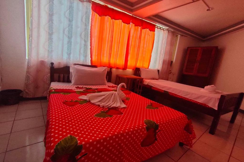 Postel nebo postele na pokoji v ubytování Istroberi Inn Palawan near Airport