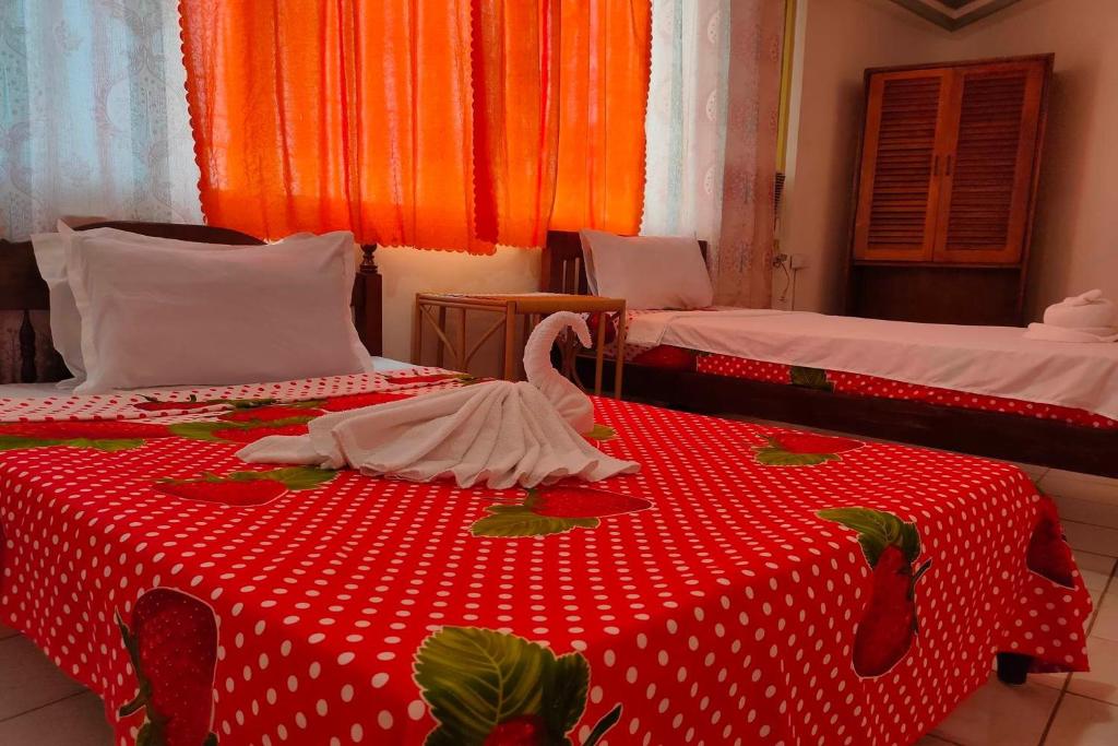 Postel nebo postele na pokoji v ubytování Istroberi Inn Palawan near Airport