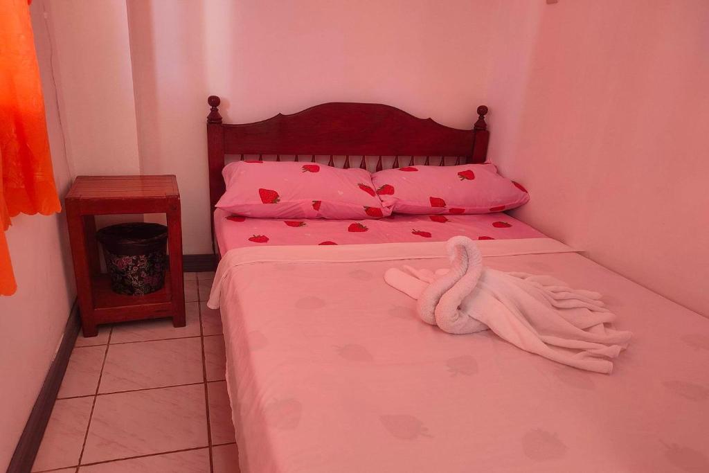 Postel nebo postele na pokoji v ubytování Istroberi Inn Palawan near Airport