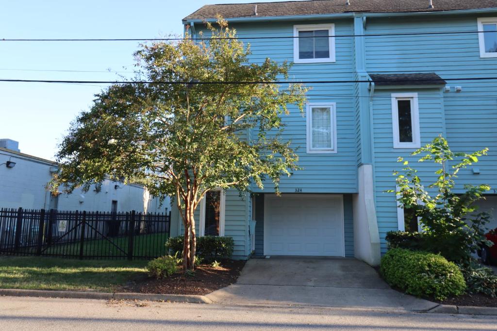 Cheerful Beach Townhouse, Virginia Beach (updated prices 2024)