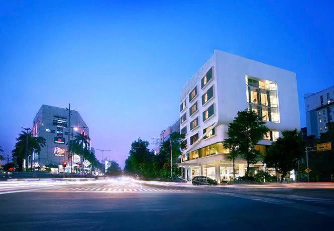 a city street at night with a building on the street at Maxone Premier Melawai in Jakarta