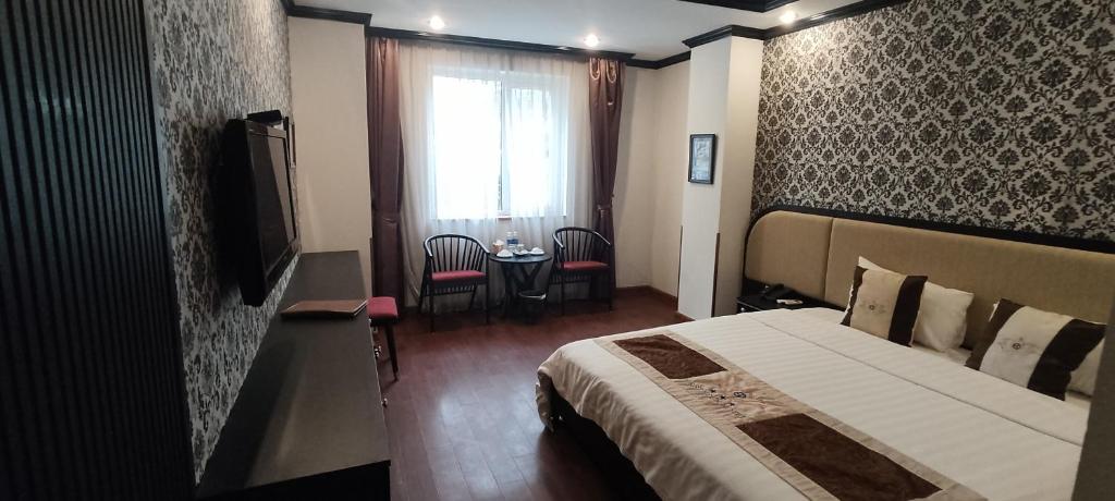 Postel nebo postele na pokoji v ubytování First Eden Hotel - Hang Bun