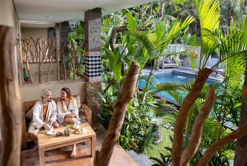 Bazén v ubytování Kailash Suites by Pramana Villas nebo v jeho okolí