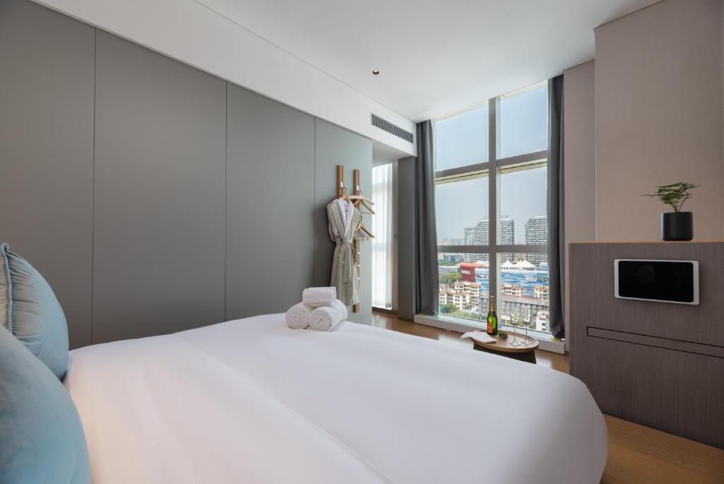 Postel nebo postele na pokoji v ubytování Pagoda Hotel Shenzhen