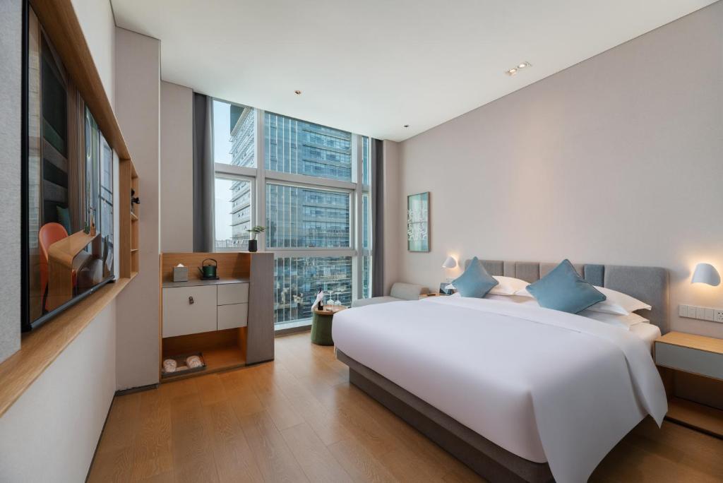 Postel nebo postele na pokoji v ubytování Pagoda Hotel Shenzhen