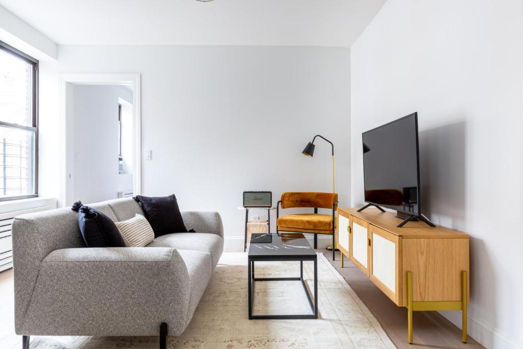 Billede fra billedgalleriet på UWS 1BR w Gym Doorman nr Riverside Park NYC-511 i New York