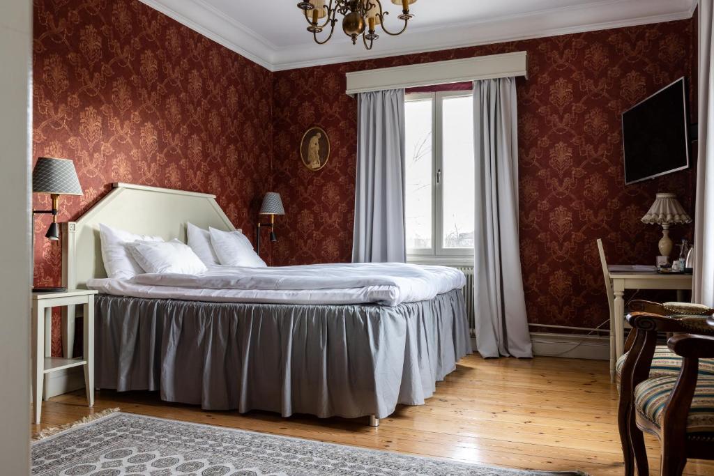 A bed or beds in a room at Park Hotel Linköping Fawlty Towers