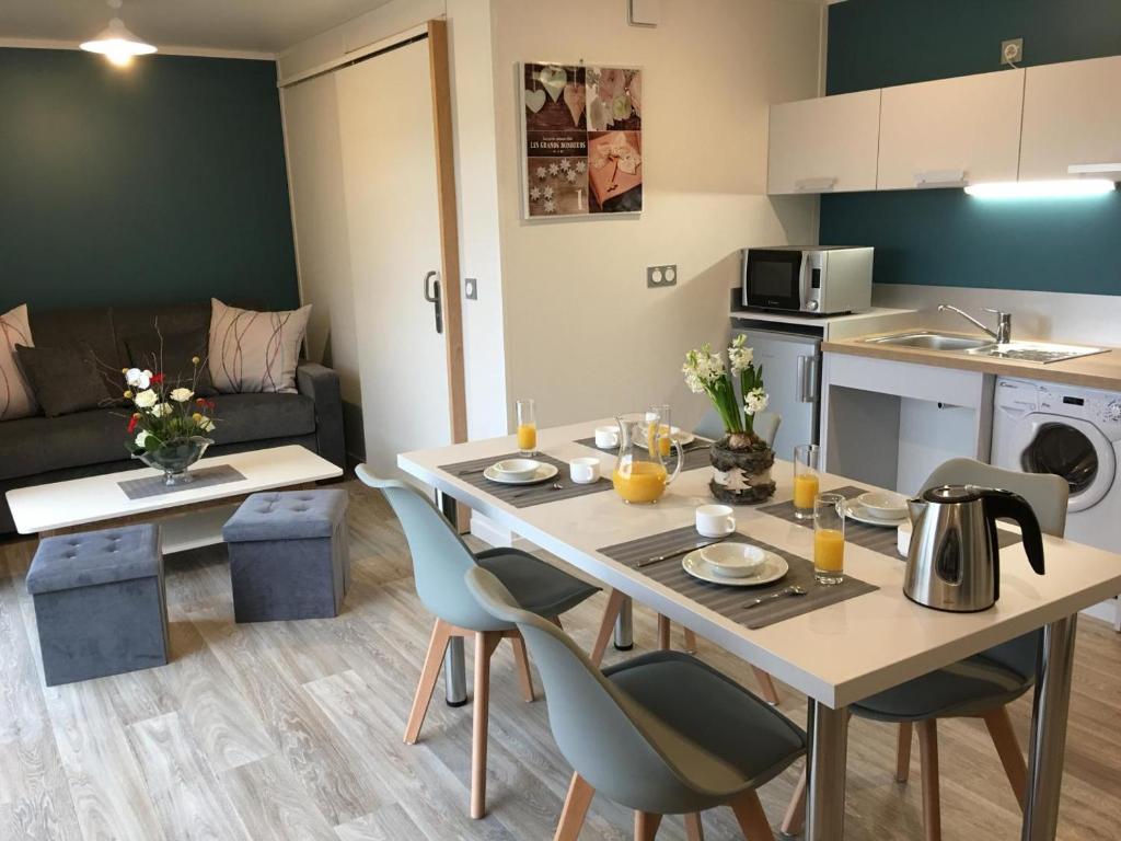 Φωτογραφία από το άλμπουμ του Hibiscus la vallee des noyers σε Lhommaizé