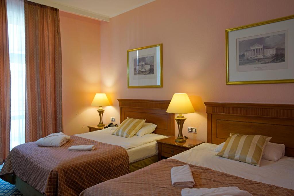 Postel nebo postele na pokoji v ubytování Hotel Villa Lauretta