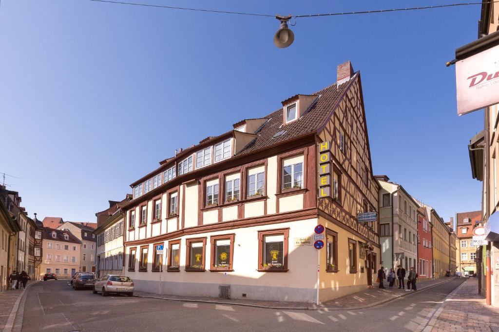 a building on the corner of a city street at Hotel Alt Bamberg in Bamberg