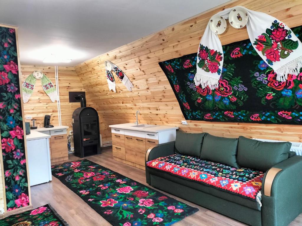 a living room with a couch and a kitchen at A frame Sima in Breb