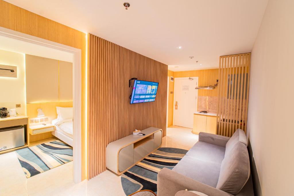 Kuchyň nebo kuchyňský kout v ubytování Pentacity Hotel Balikpapan