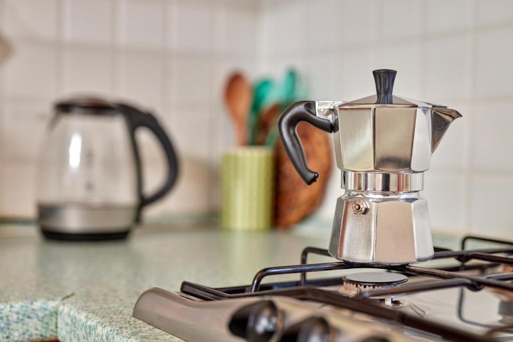 Coffee and tea making facilities at Gionno's apartment