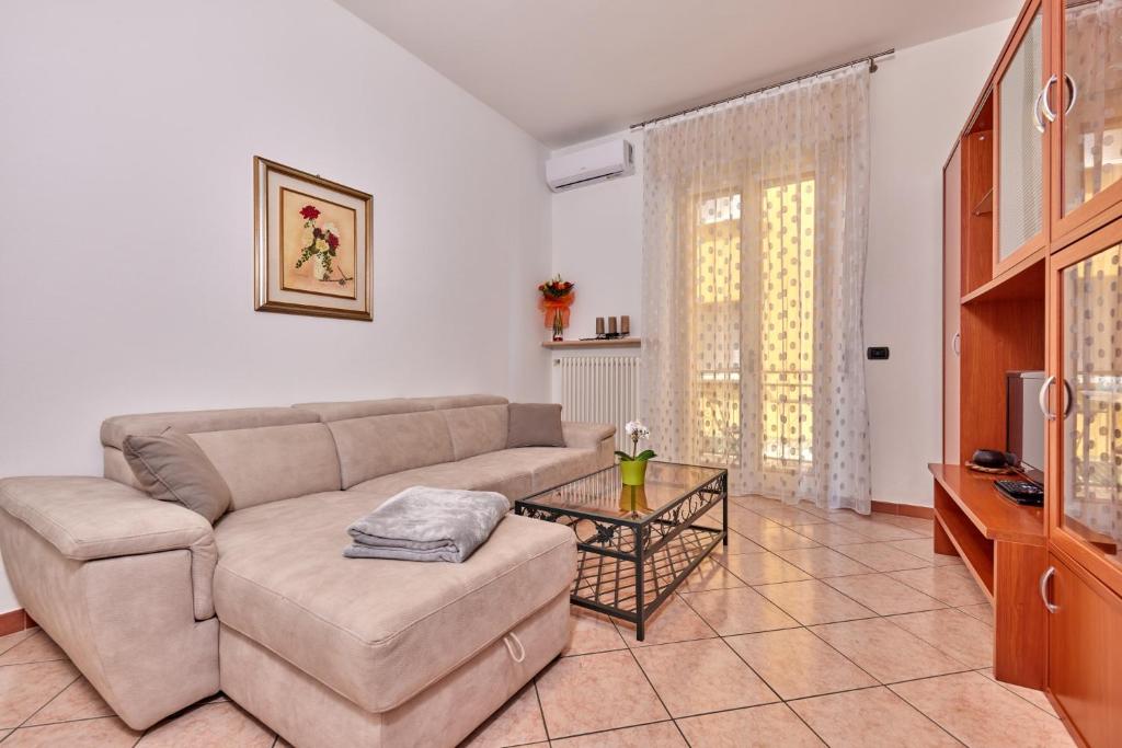 A seating area at Gionno's apartment