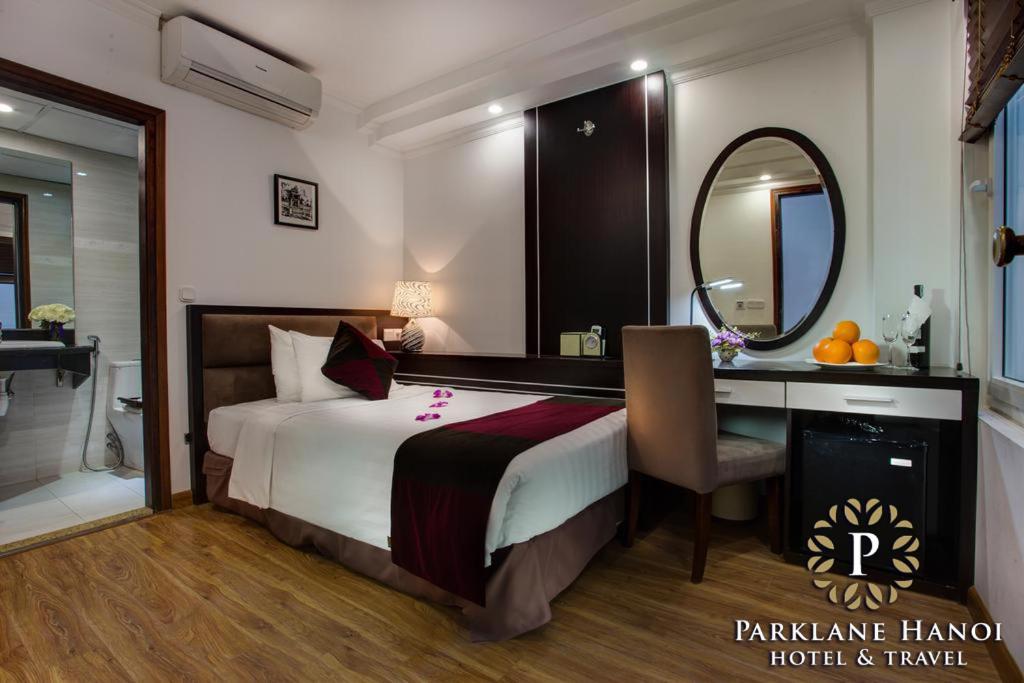 Postel nebo postele na pokoji v ubytování Parklane Central Hanoi Hotel