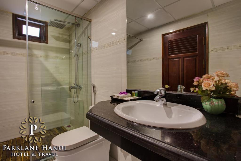 Koupelna v ubytování Parklane Central Hanoi Hotel