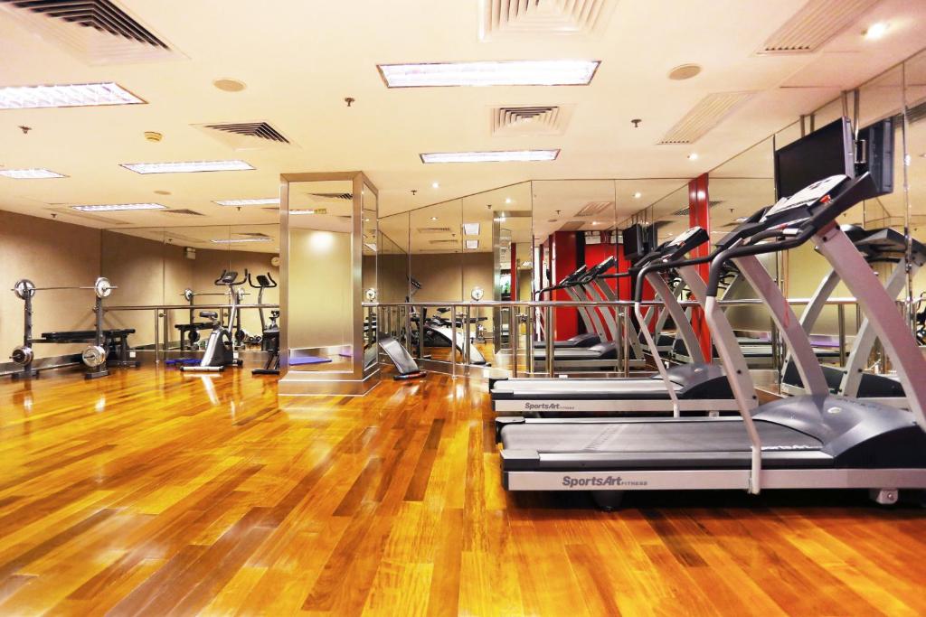 Fitness centrum a/nebo fitness zařízení v ubytování Casa Real Hotel