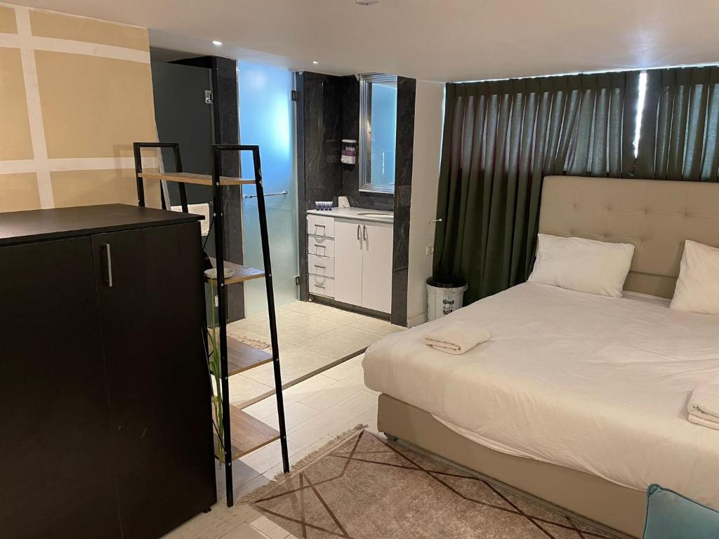 Postel nebo postele na pokoji v ubytování Elven Hotel