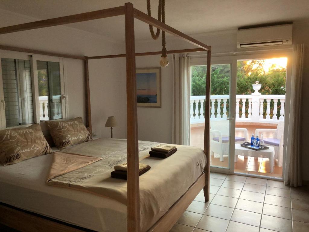 Postel nebo postele na pokoji v ubytování Villa Casa Diego Ibiza