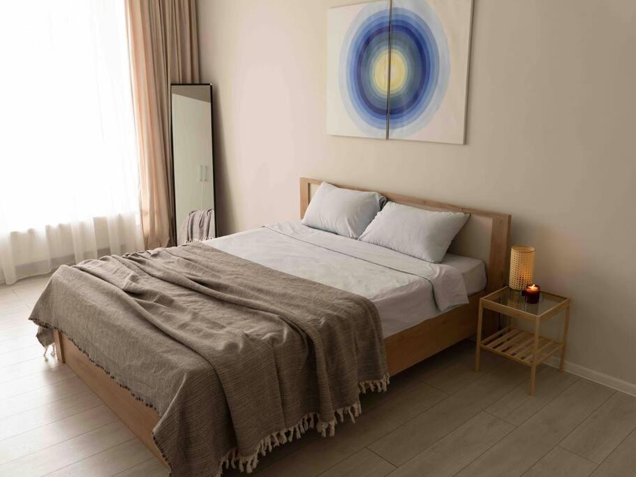 Giường trong phòng chung tại Cozy two bedroom in heart of UB