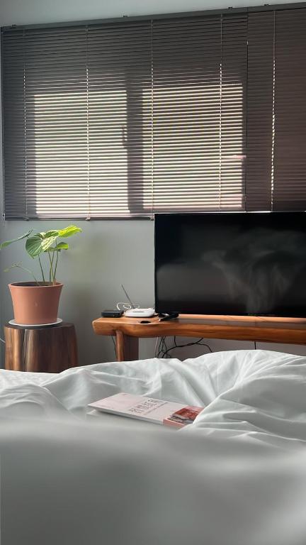 Postel nebo postele na pokoji v ubytování Rightday Inn