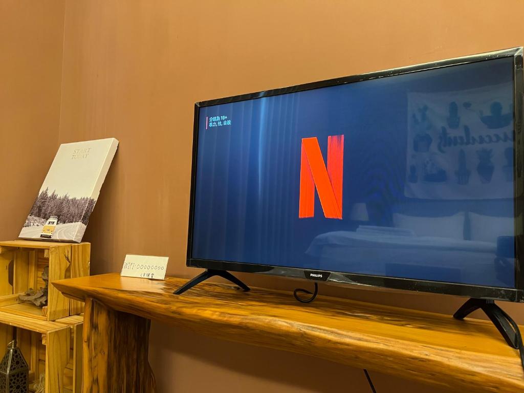TV a/nebo společenská místnost v ubytování Rightday Inn