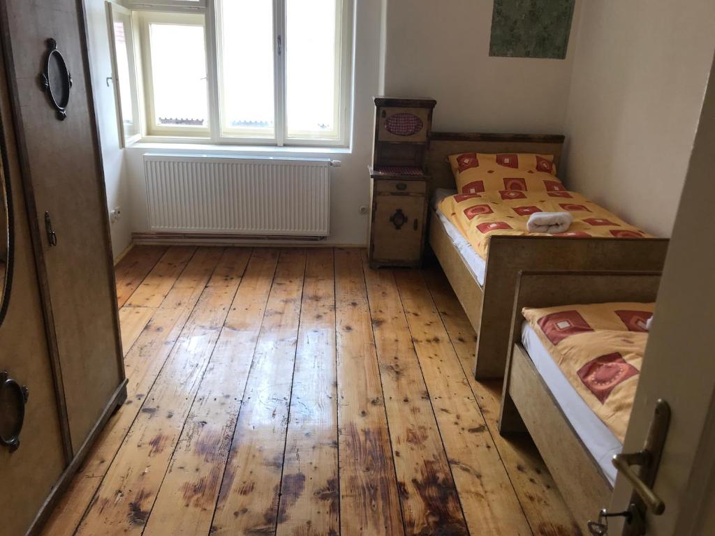 Postel nebo postele na pokoji v ubytování Dvůr bude